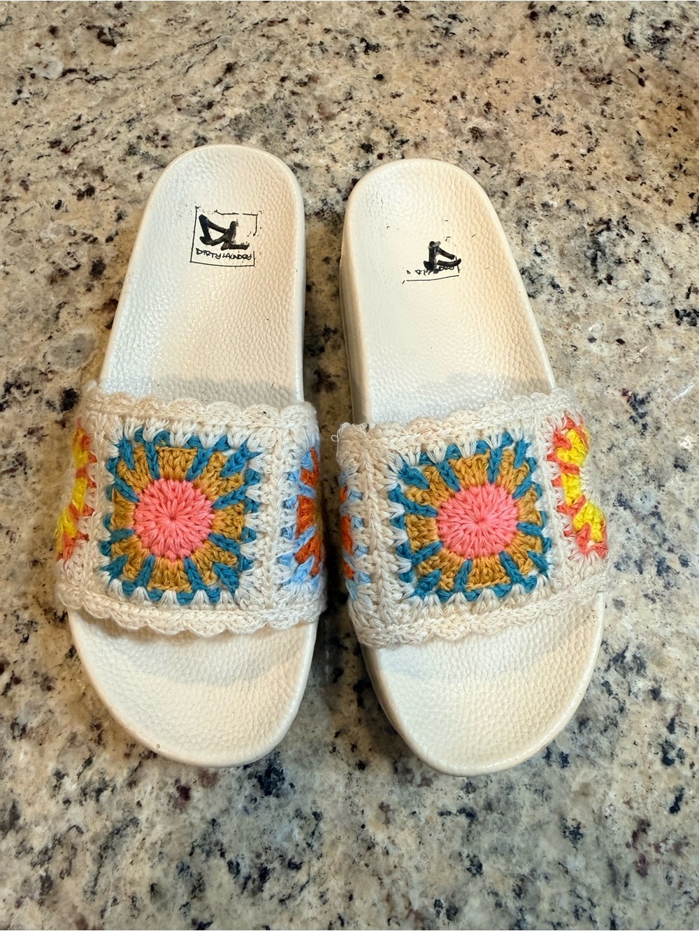 Chinese Laundry - Worble Crochet
Slide - Size 8